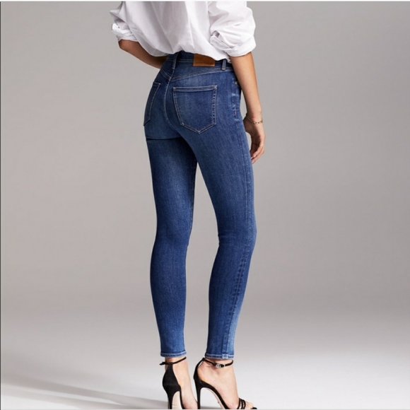 Aritzia Denim - Denim Forum Lola high rise skinny crop